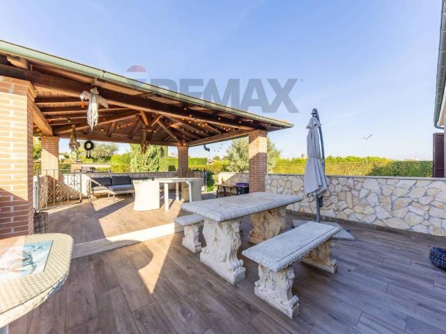 Villa in vendita a Roma RM