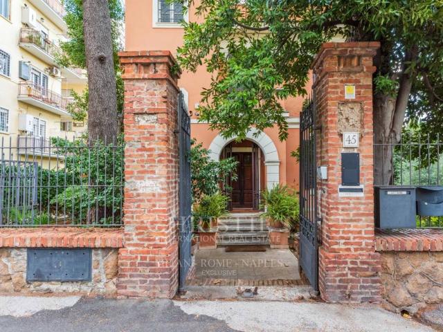 Villa in vendita a Roma RM
