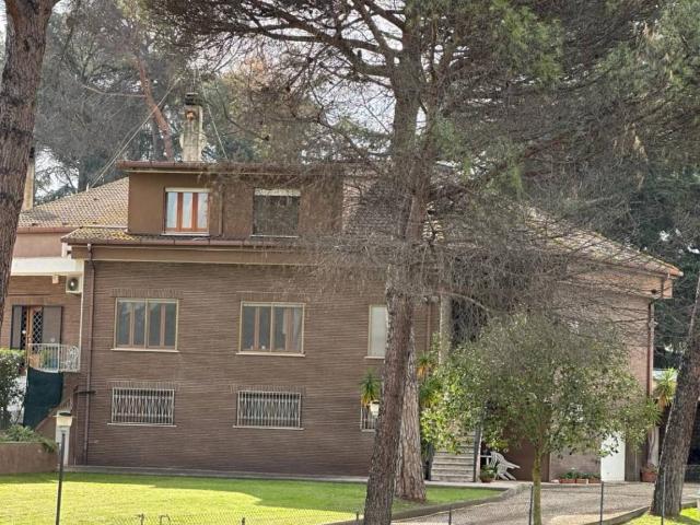 Villa in vendita a Roma RM