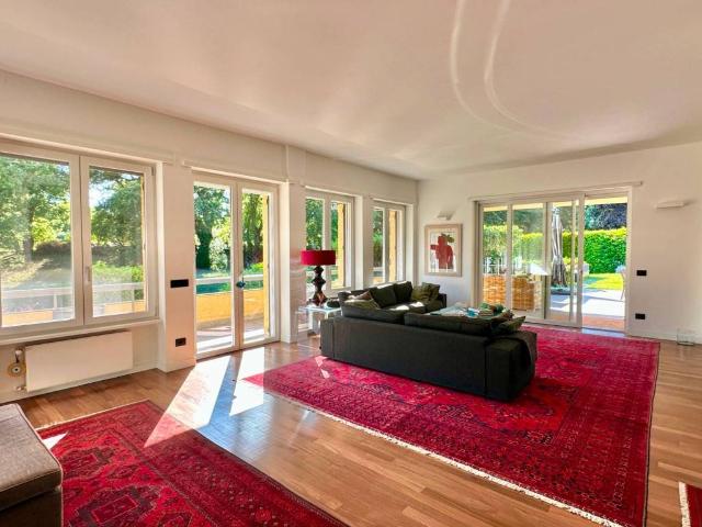 Villa in vendita a Roma RM