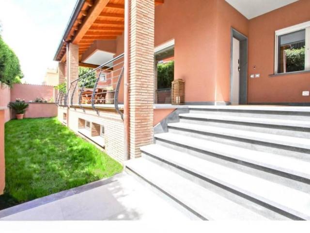 Villa in vendita a Roma RM