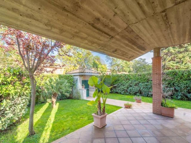 Villa in vendita a Roma RM