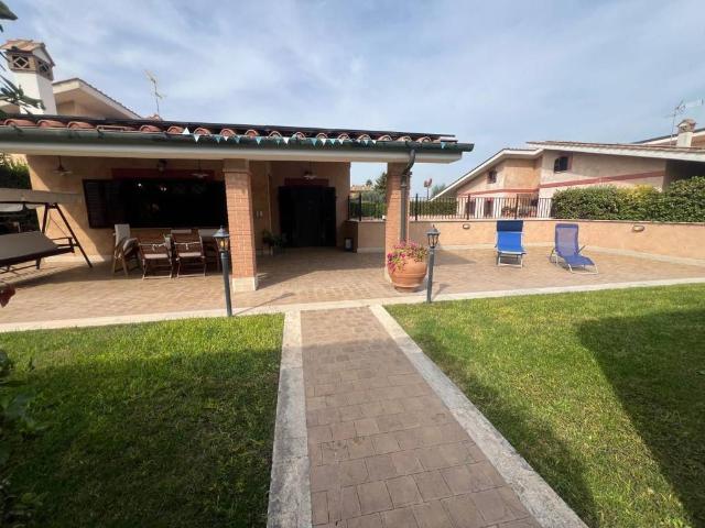 Villa in vendita a Roma RM