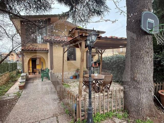 Villa in vendita a Roma RM