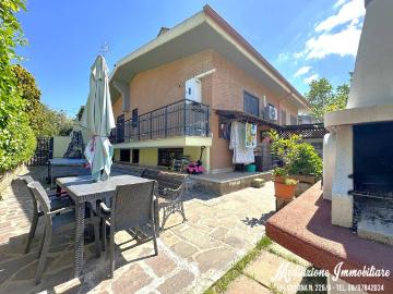Villa in vendita a Roma RM