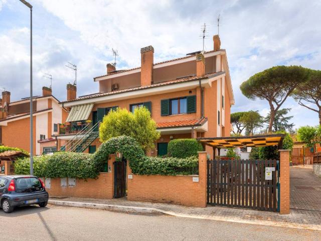 Villa in vendita a Roma RM