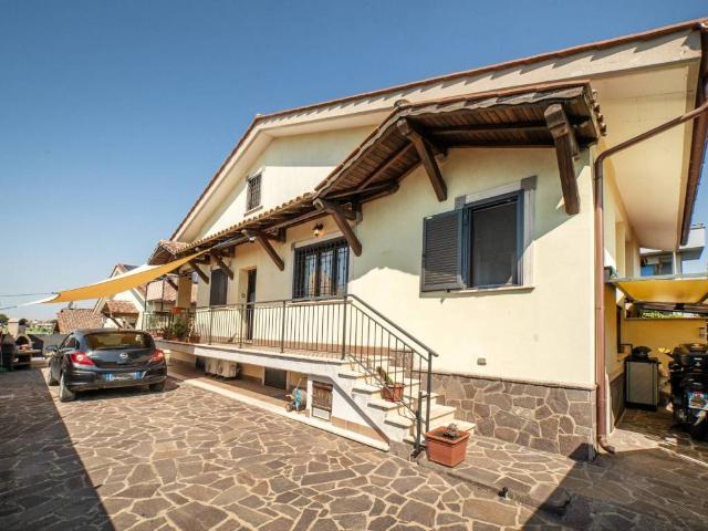 Villa in vendita a Roma RM