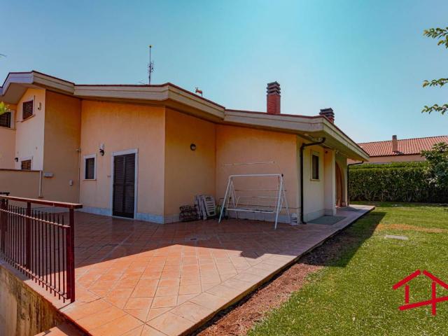 Villa in vendita a Roma RM