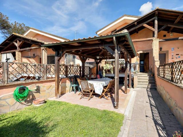 Villa in vendita a Roma RM