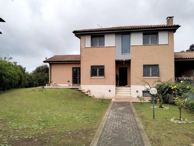 Villa in vendita a Roma RM