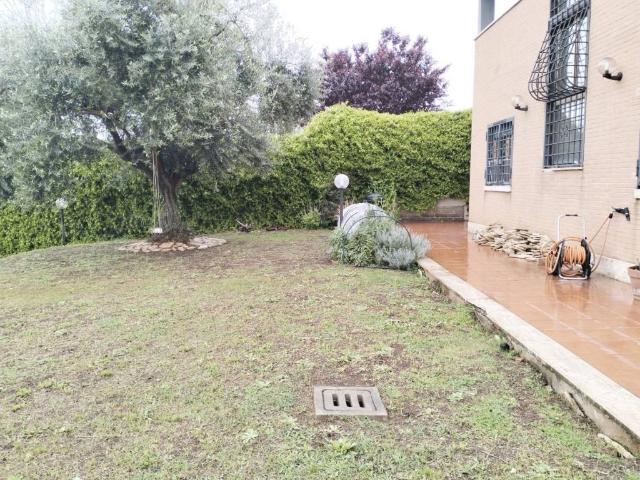 Villa in vendita a Roma RM
