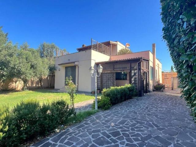 Villa in vendita a Roma RM