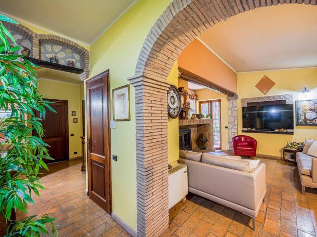 Villa in vendita a Roma RM