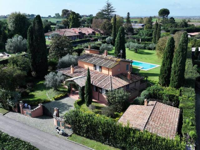 Villa in vendita a Roma RM