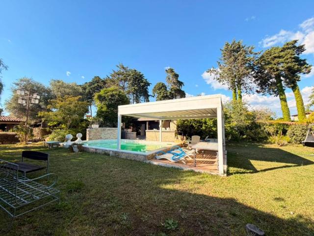 Villa in vendita a Roma RM
