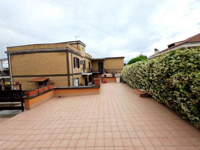 Villa in vendita a Roma RM