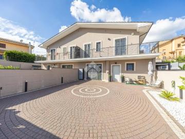 Villa in vendita a Roma RM