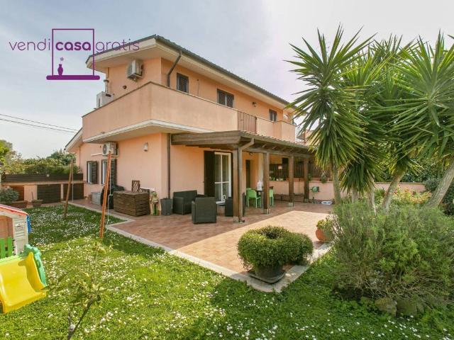 Villa in vendita a Roma RM