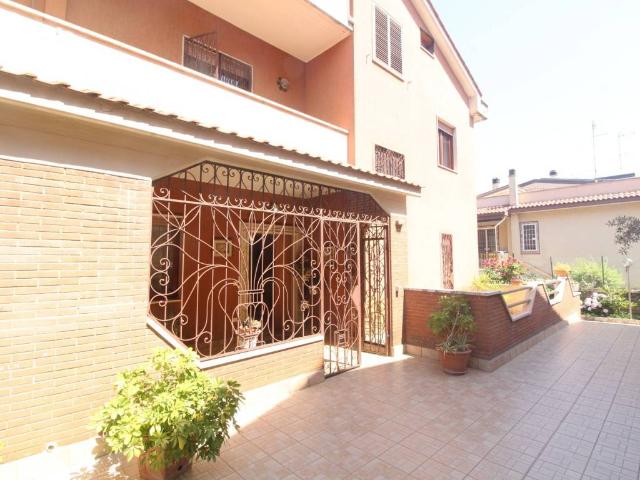 Villa in vendita a Roma RM