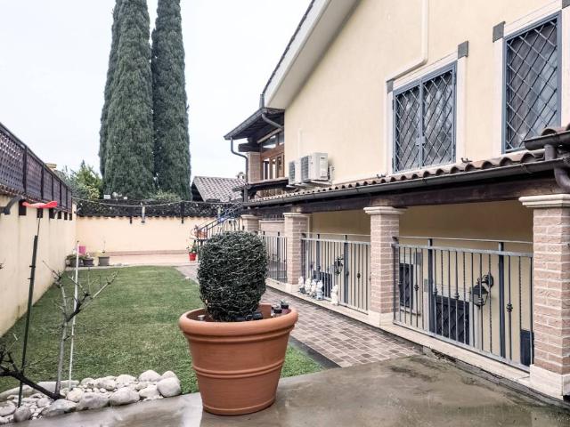 Villa in vendita a Roma RM