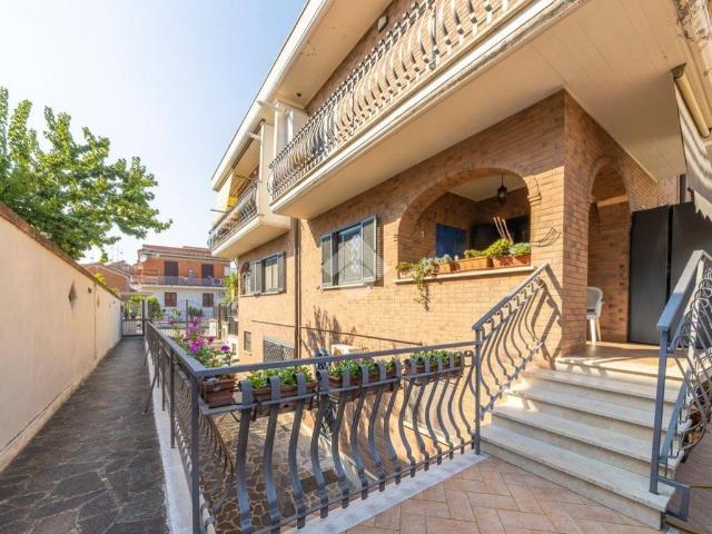 Villa in vendita a Roma RM