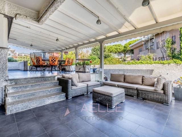 Villa in vendita a Roma RM