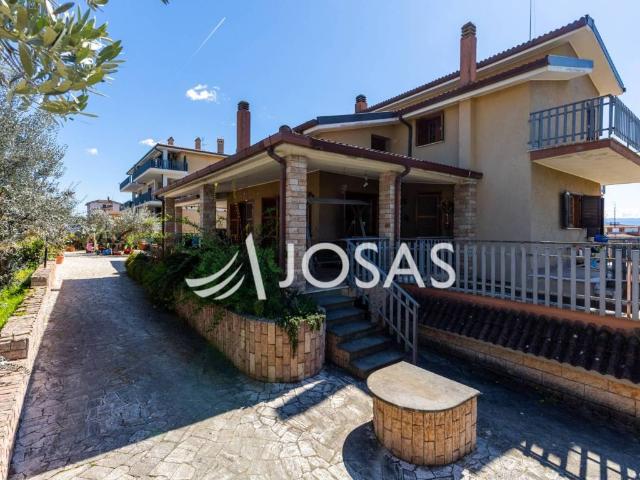 Villa in vendita a Roma RM