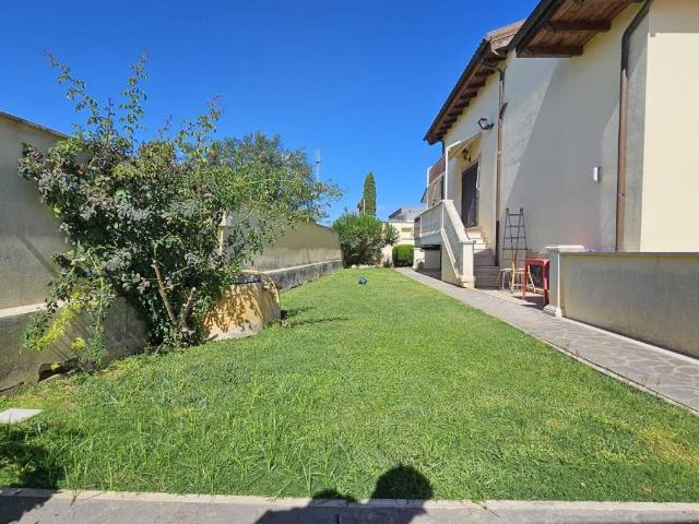 Villa in vendita a Roma RM
