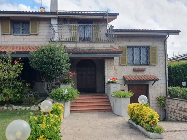 Villa in vendita a Roma RM