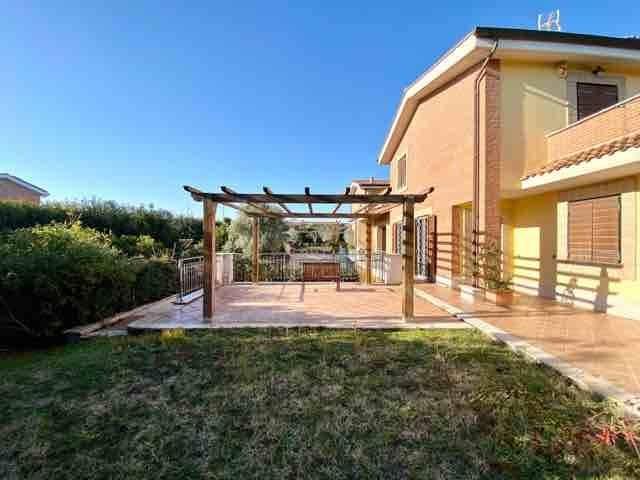 Villa in vendita a Roma RM