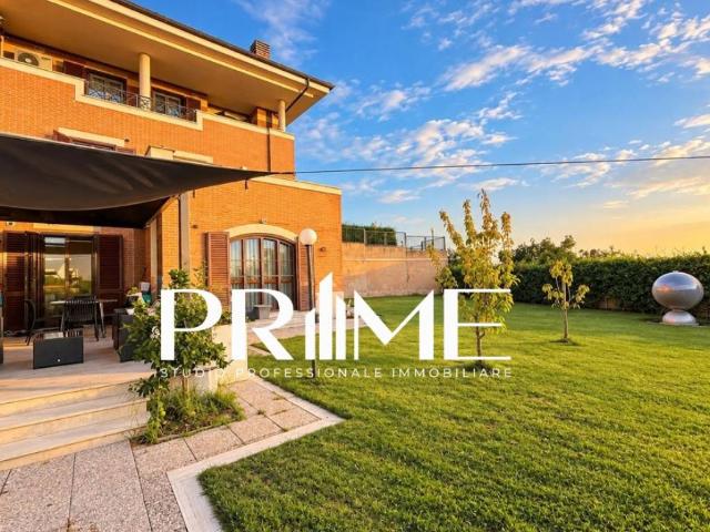 Villa in vendita a Roma RM