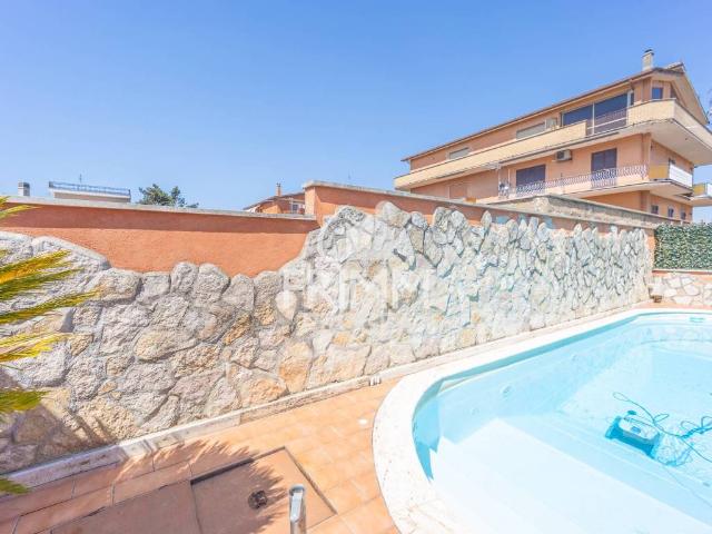 Villa in vendita a Roma RM