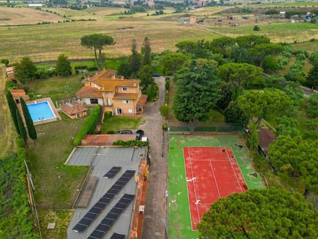 Villa in vendita a Roma RM