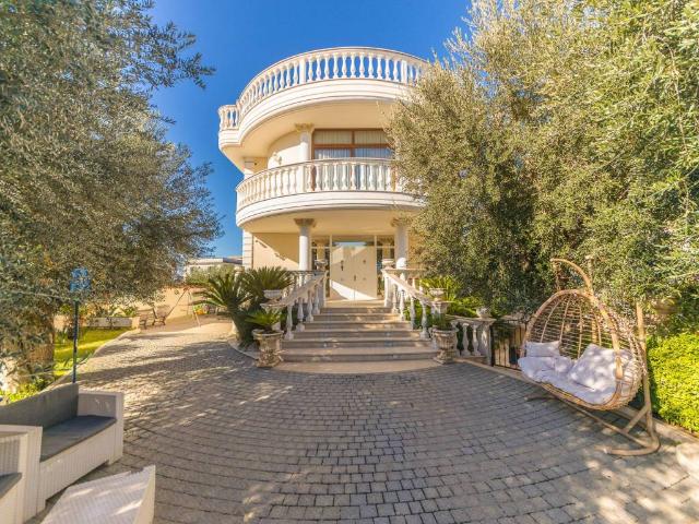 Villa in vendita a Roma RM