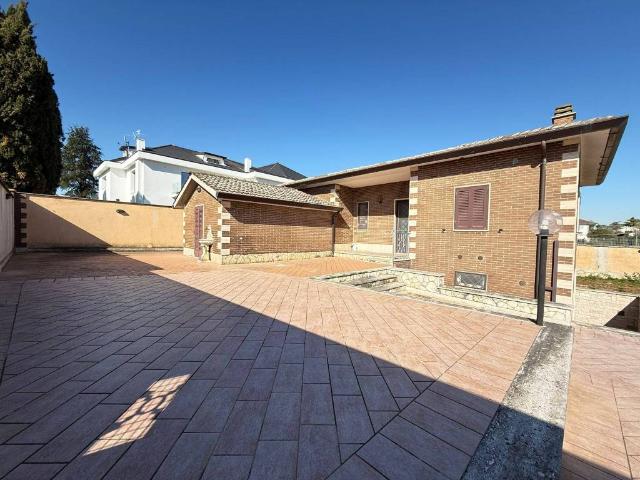 Villa in vendita a Roma RM