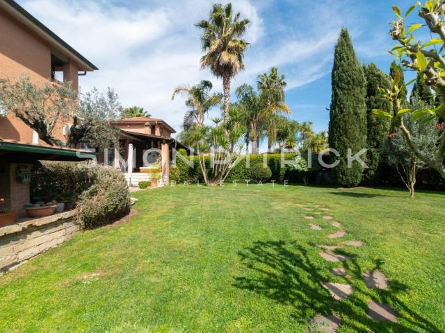 Villa in vendita a Roma RM