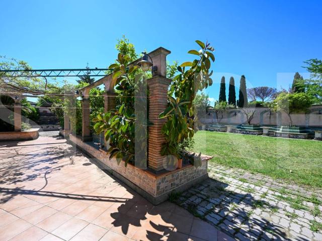 Villa in vendita a Roma RM