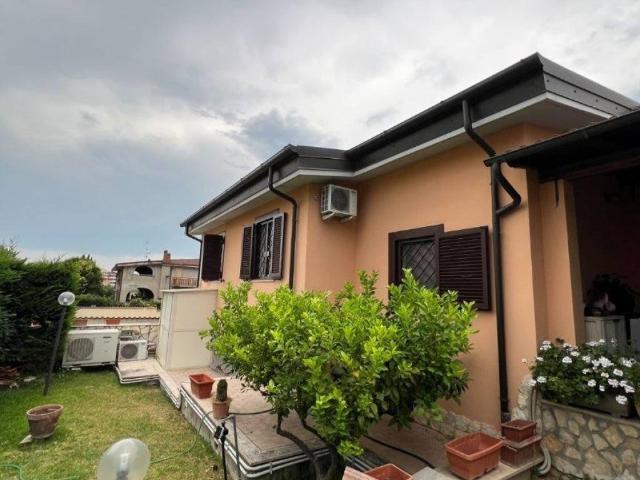 Villa in vendita a Roma RM