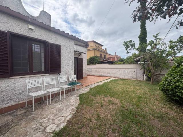 Villa in vendita a Roma RM