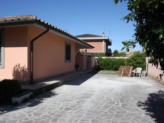 Villa in vendita a Roma RM