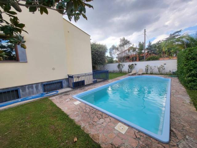 Villa in vendita a Roma RM