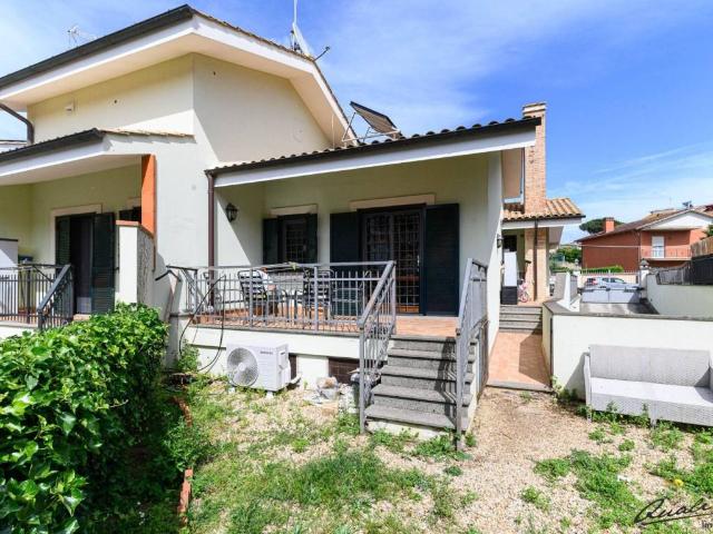Villa in vendita a Roma RM