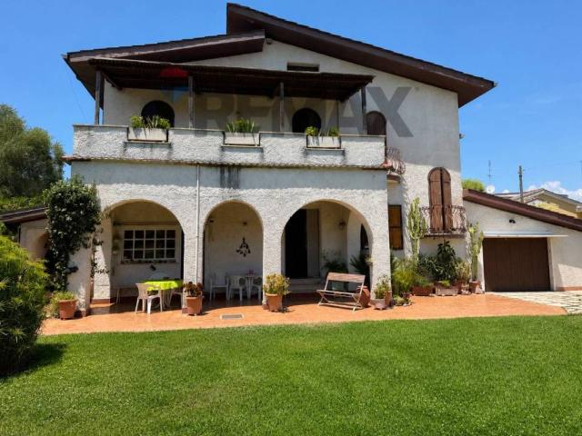 Villa in vendita a Roma RM