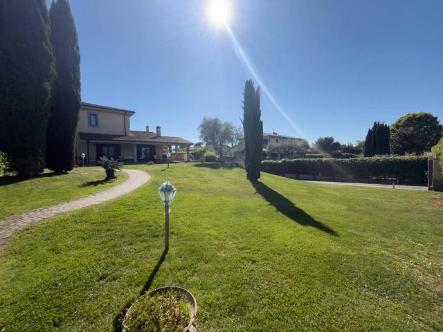 Villa in vendita a Roma RM