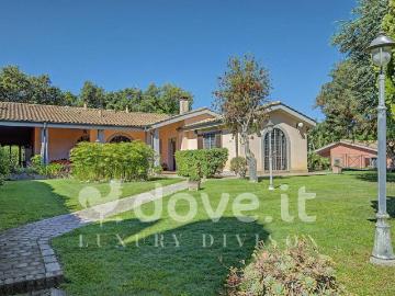 Villa in vendita a Roma RM