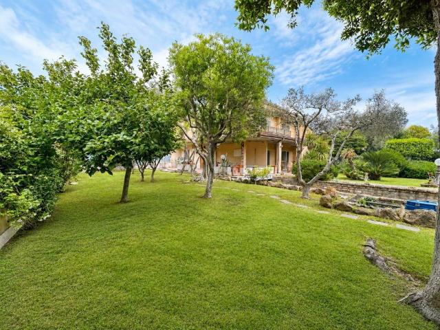 Villa in vendita a Roma RM