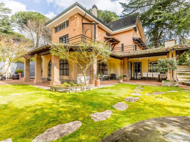 Villa in vendita a Roma RM