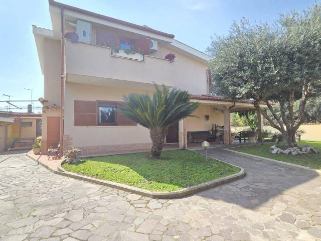 Villa in vendita a Roma RM