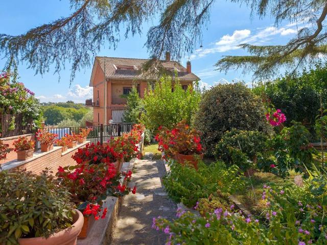 Villa in vendita a Roma RM