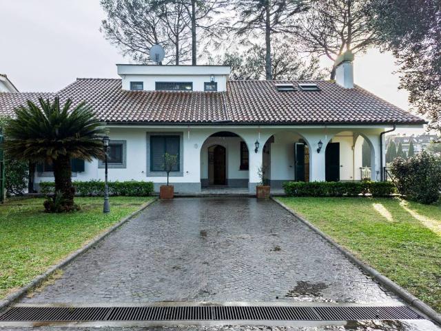Villa in vendita a Roma RM